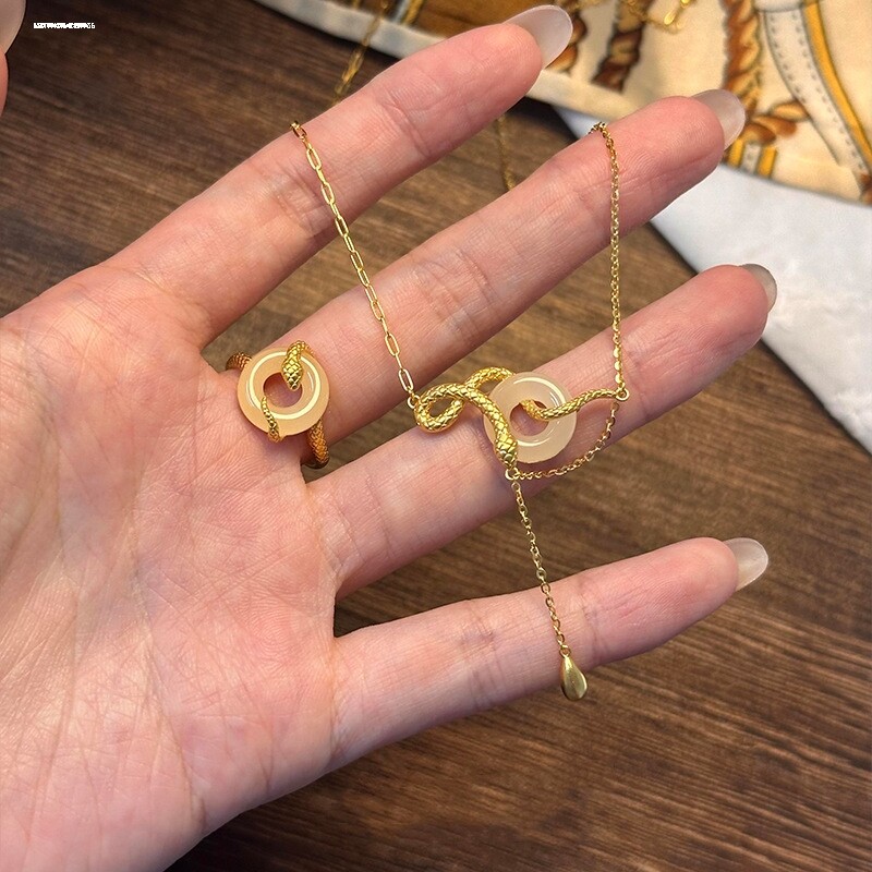 灵蛇守护平安扣项链女款仿翡翠吊坠国风轻奢锁骨链饰品