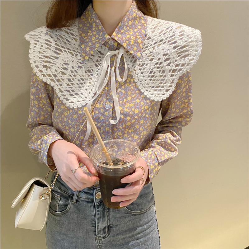 Real price new retro Hong Kong style fresh and sweet lace hook flower shawl Lapel Floral Shirt Top