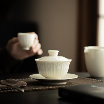 仿宋定窑白三才盖碗茶杯功夫茶具中式浮雕泡茶碗家用手工盖碗