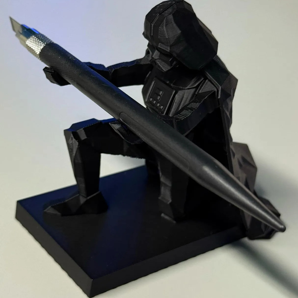 3D打印黑武士达斯维达笔架图片