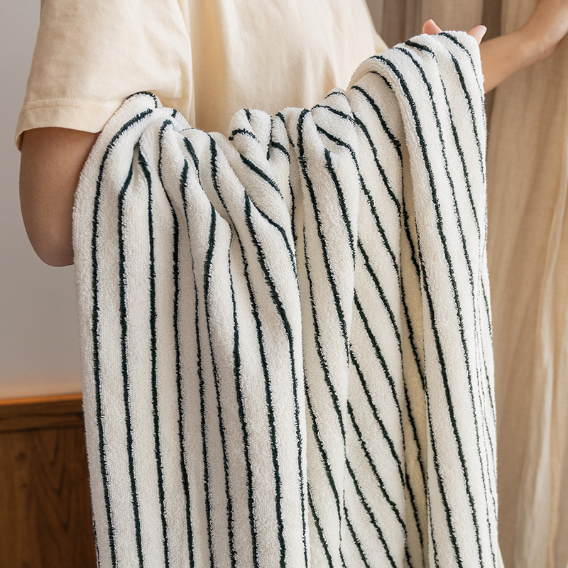简约黑白条纹纯棉浴巾