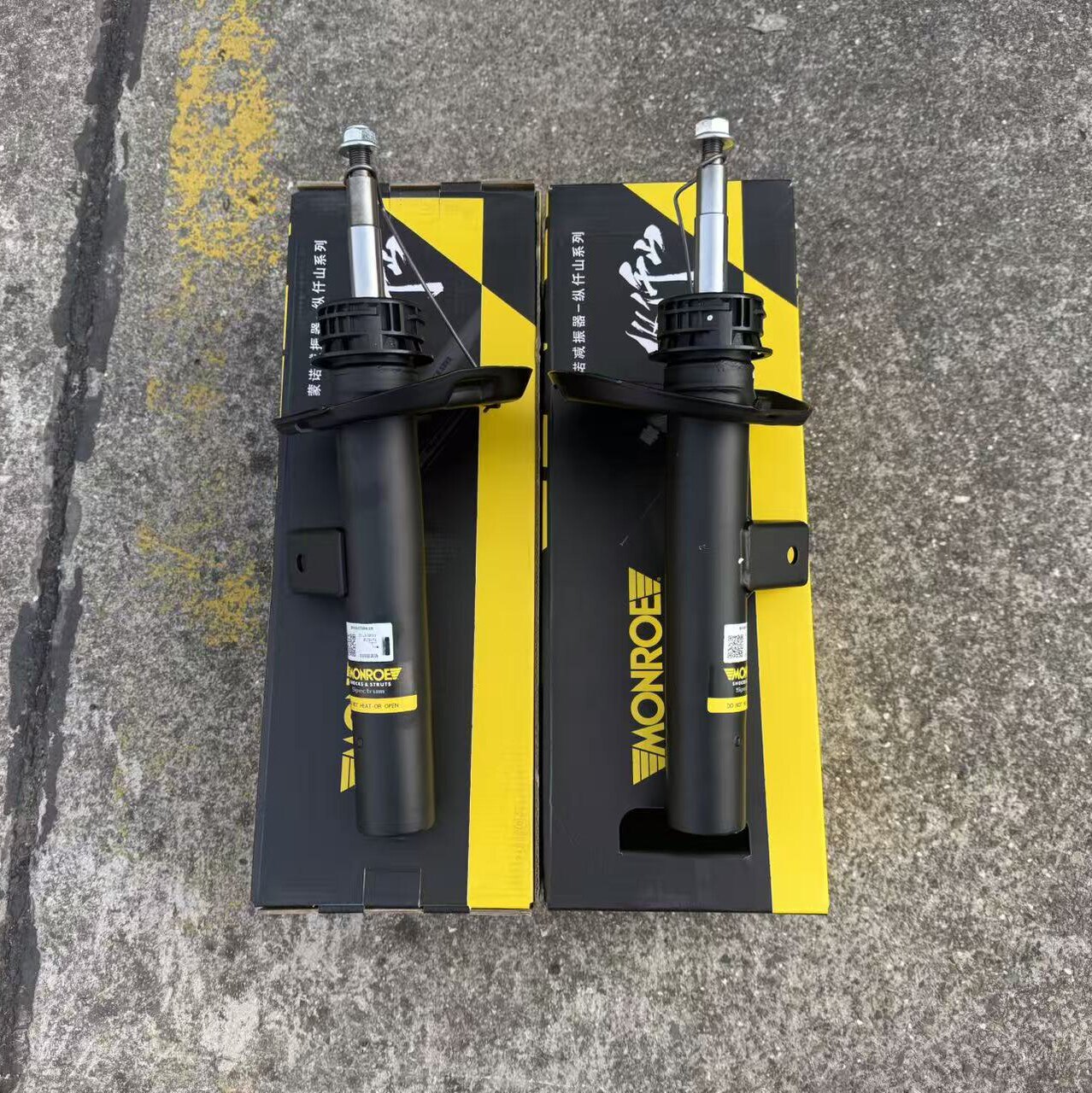 奔驰A180 A200 A260 A45 B180 B200CLA220W176 W177 W247前减震器