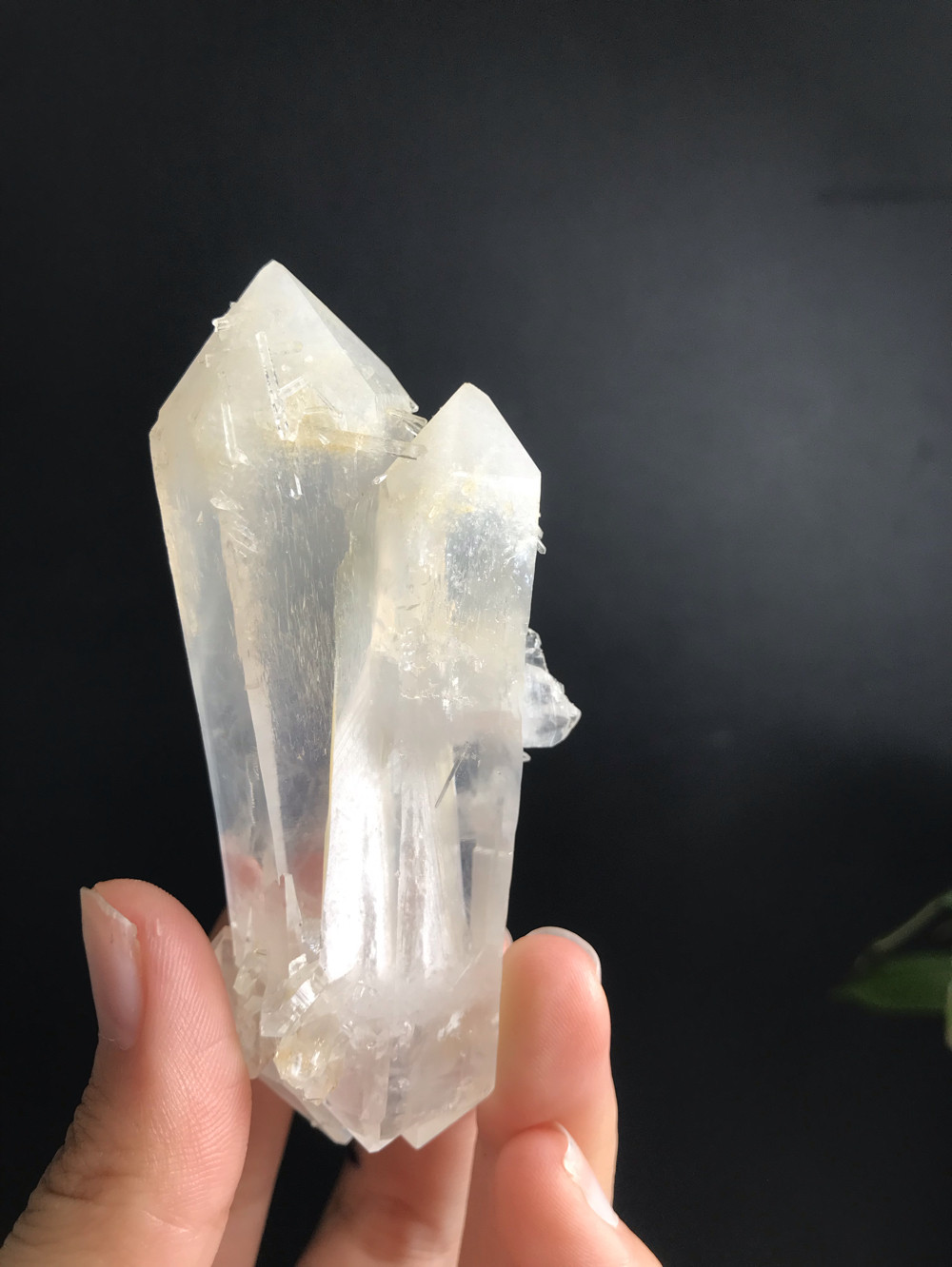 20260037哥伦比亚的双尖芒果晶,整体完整,尺寸：87/31mm（85）