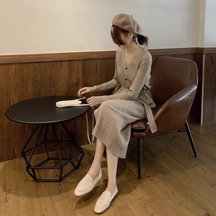 秋冬法式小众针织连衣裙女中长款V领毛衣开衫系带针织收腰打底裙