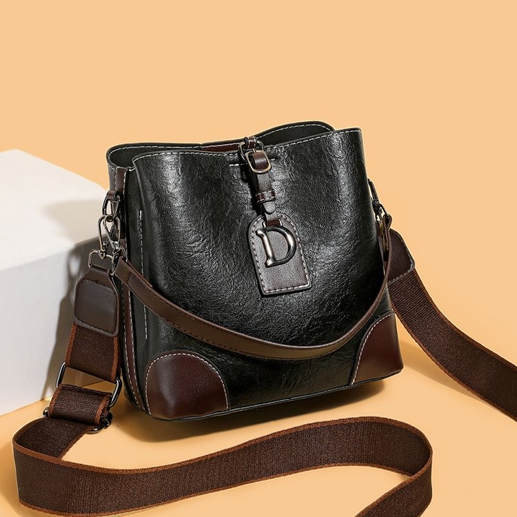 质感女包2025新款小众质感复古水桶包高级感百搭单肩包斜挎包包女