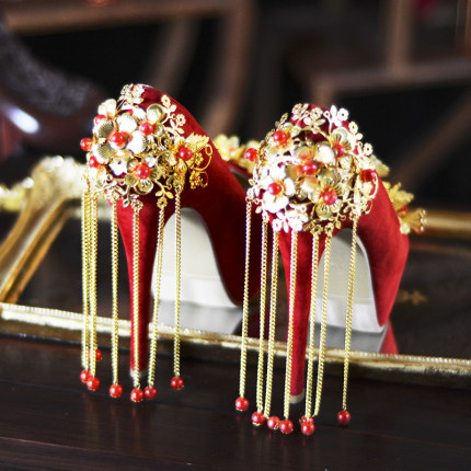 婚鞋中式女中国风婚礼新娘秀禾手工流苏婚鞋细跟红色高跟鞋大码