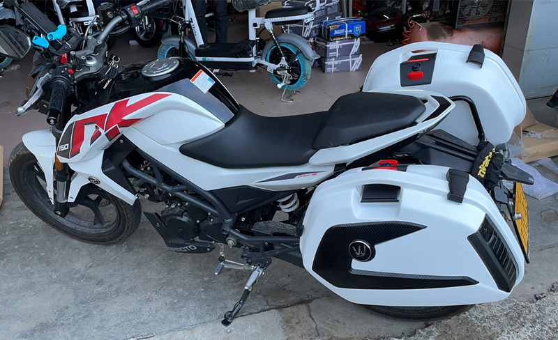 适用春风NK150边箱侧箱尾架尾箱摩托车货架护杠通用改装三箱挡风