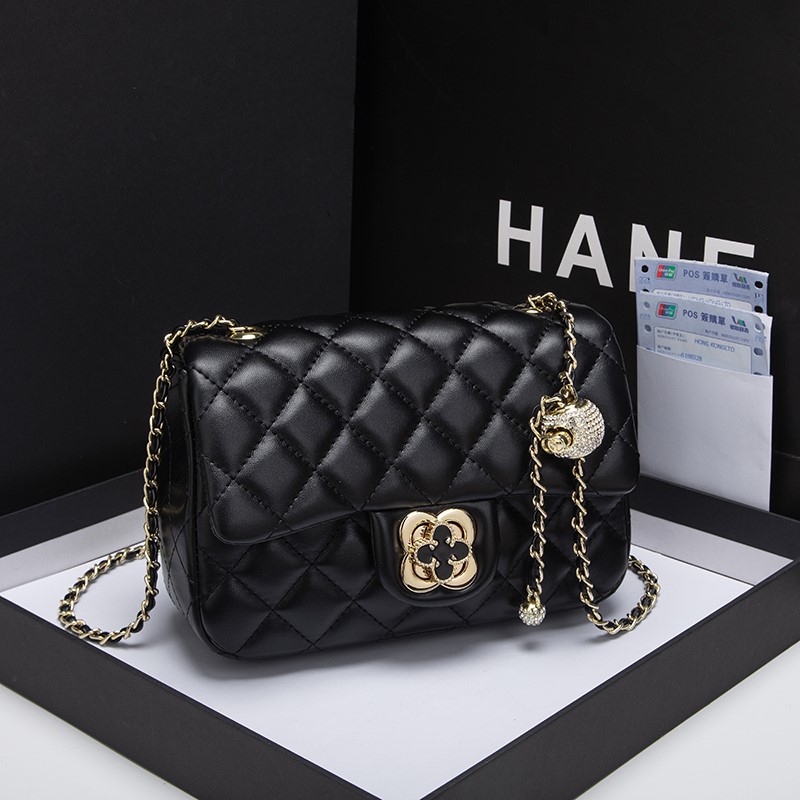 包包女秋冬2026真皮四叶草金球小