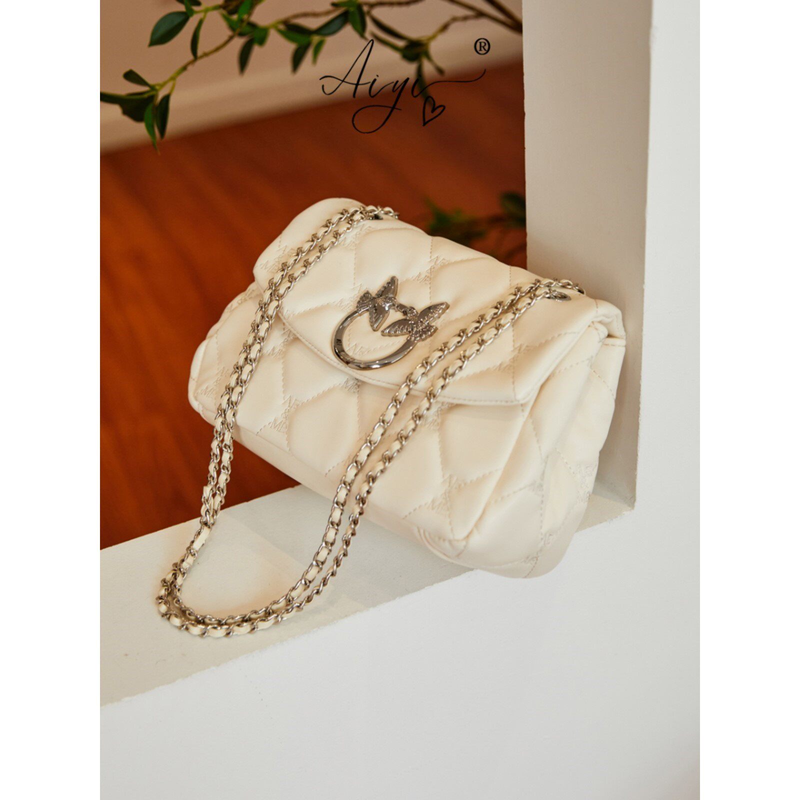 香港真皮女士包包2024新款高级感小众设计小香风菱格链条包斜挎包