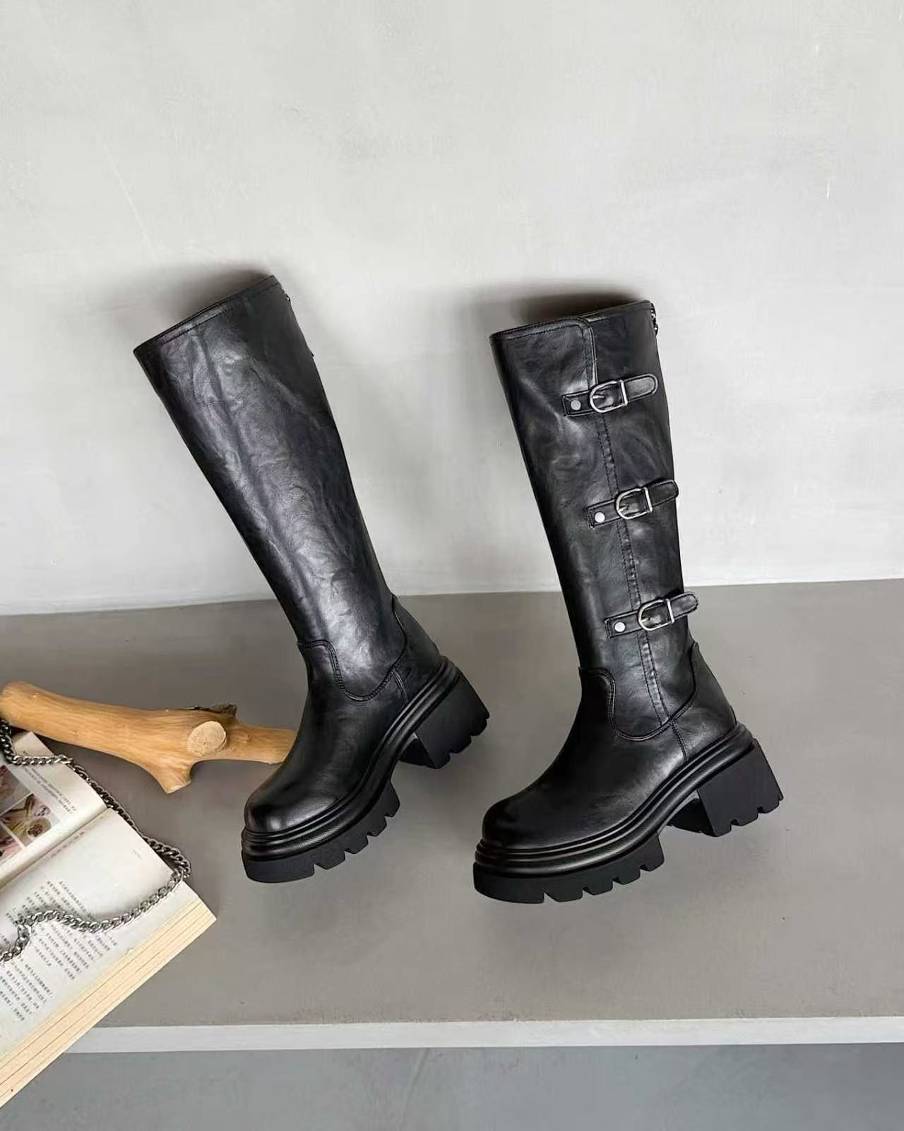 N62025冬季新款女长筒靴皮面加绒保暖休闲运动鞋女时尚增高骑士靴