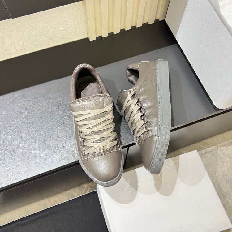 thumbnail for European station trendy men's shoes, high-end leather, light luxury, fashion, casual, European goods, high-end men's oil wax leather shoes, men