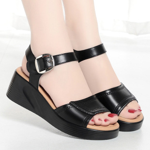 中年厚底坡跟舒适中跟防滑软底妈妈女鞋 新款 子 女2025夏季 罗马凉鞋