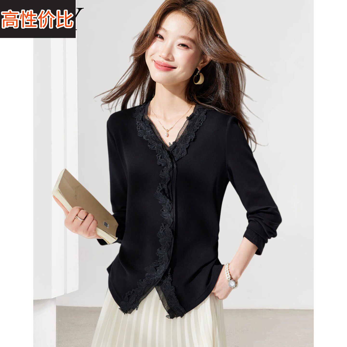 2026春装新款轻熟黑色V领法式花边拼接T恤显瘦修身气质打底上衣女