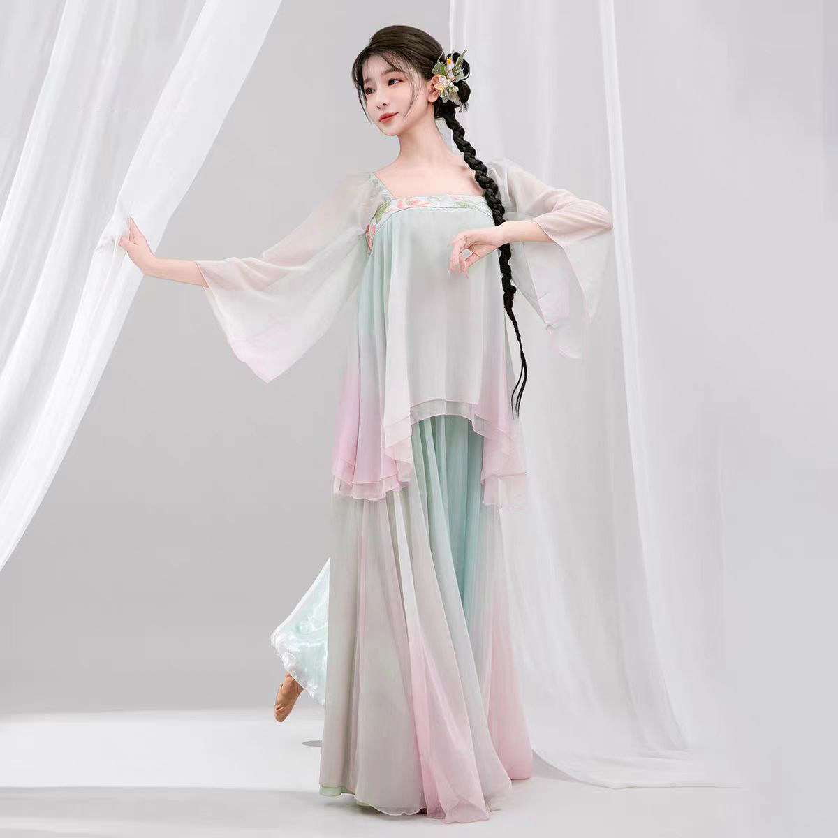 新款古典舞舞蹈服女演出服飘逸中国连衣裙古风纱衣练功服