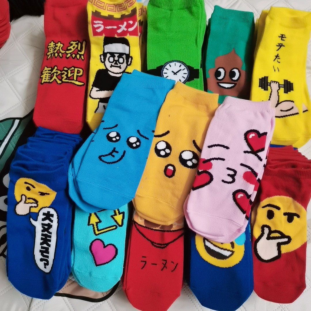 出口可爱表情包搞笑袜子纯色简约卡通袜情侣搞怪袜子趣味潮袜