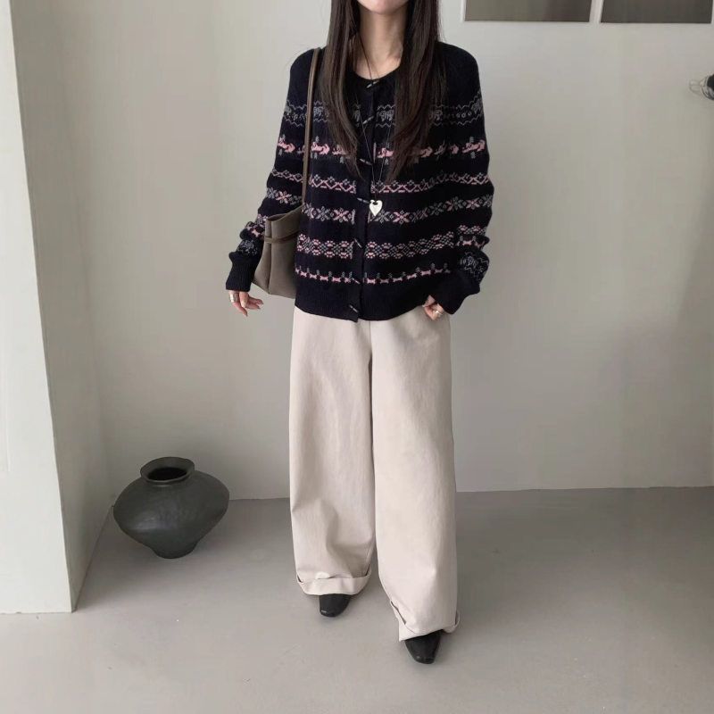 十三行THINK• 复古学院风 • 复古牛角扣几何提花慵懒针织33203