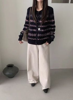 十三行THINK• 复古学院风 • 复古牛角扣几何提花慵懒针织33203