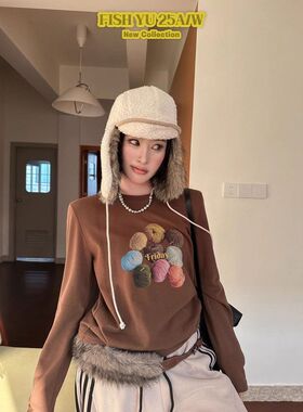 【FISH YU】2025冬季新款毛线球直喷印花加绒正肩长袖t恤女625725