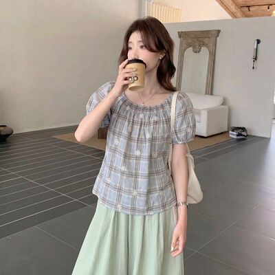 苏珊圆领时尚设计感花朵刺绣复古