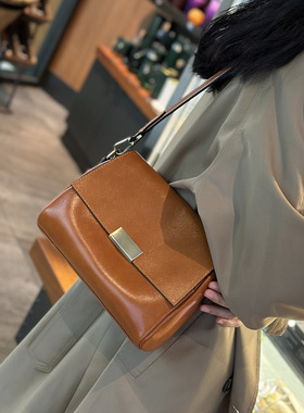 包包女2025新款腋下包女时尚复古斜挎包感小众单肩网红女包