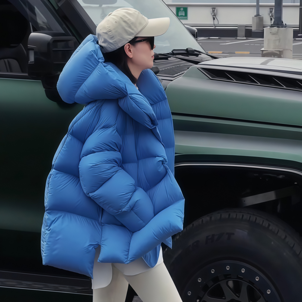 2025年冬季新款韩系潮流时尚气质高级感天蓝色连帽羽绒服外套女款