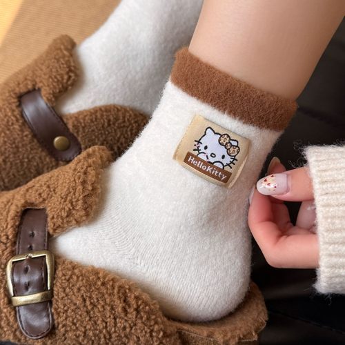 KT猫澳绒保暖可爱卡通毛绒睡眠袜