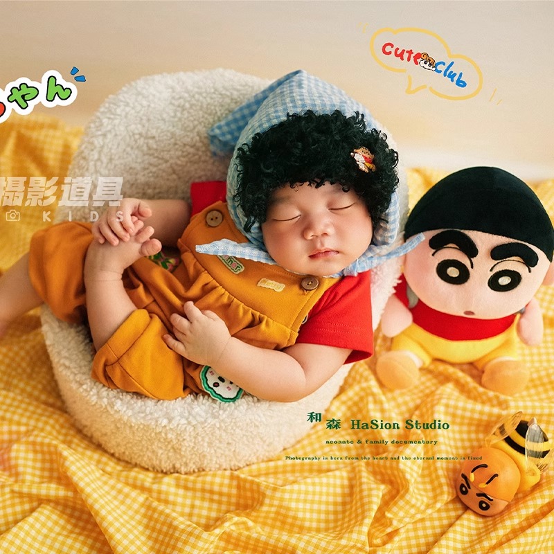 kd摄影道具满月婴儿拍照衣服新生儿拍摄服装影楼蜡笔小新主题背景