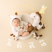 kd满月道具影楼马年宝宝拍摄主题新生儿摄影服装 月子照小白马玩偶