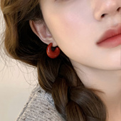 迷度S925银针秋冬酒红耳环时髦耳圈百搭耳钉显白女复古月牙港风女