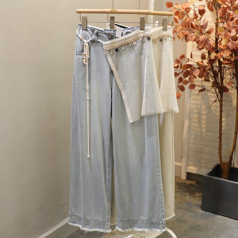 百搭蕾丝屁帘浅蓝色牛仔裤