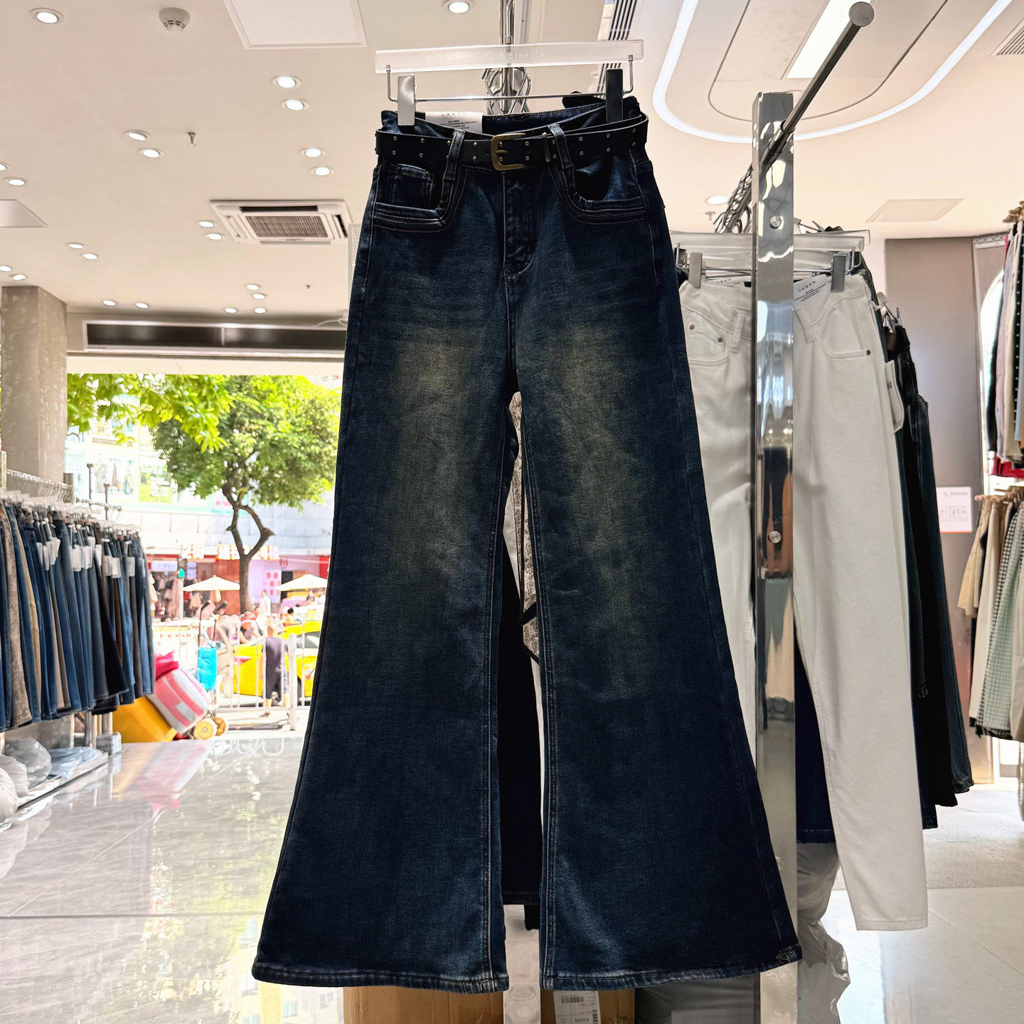加绒微喇牛仔裤女2026新款秋冬季阔腿宽松蓝色版型超好看的裤子
