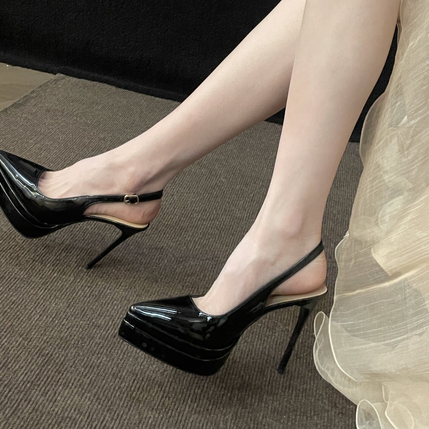 黑色漆皮防水台高跟鞋女细跟夏季新款不累脚气质包头凉鞋女配裙子