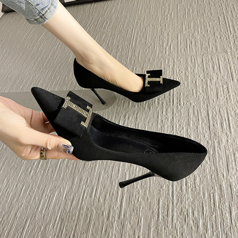 黑色高跟鞋女春秋2026年新款设计感小众尖头细跟小个子水钻单鞋女
