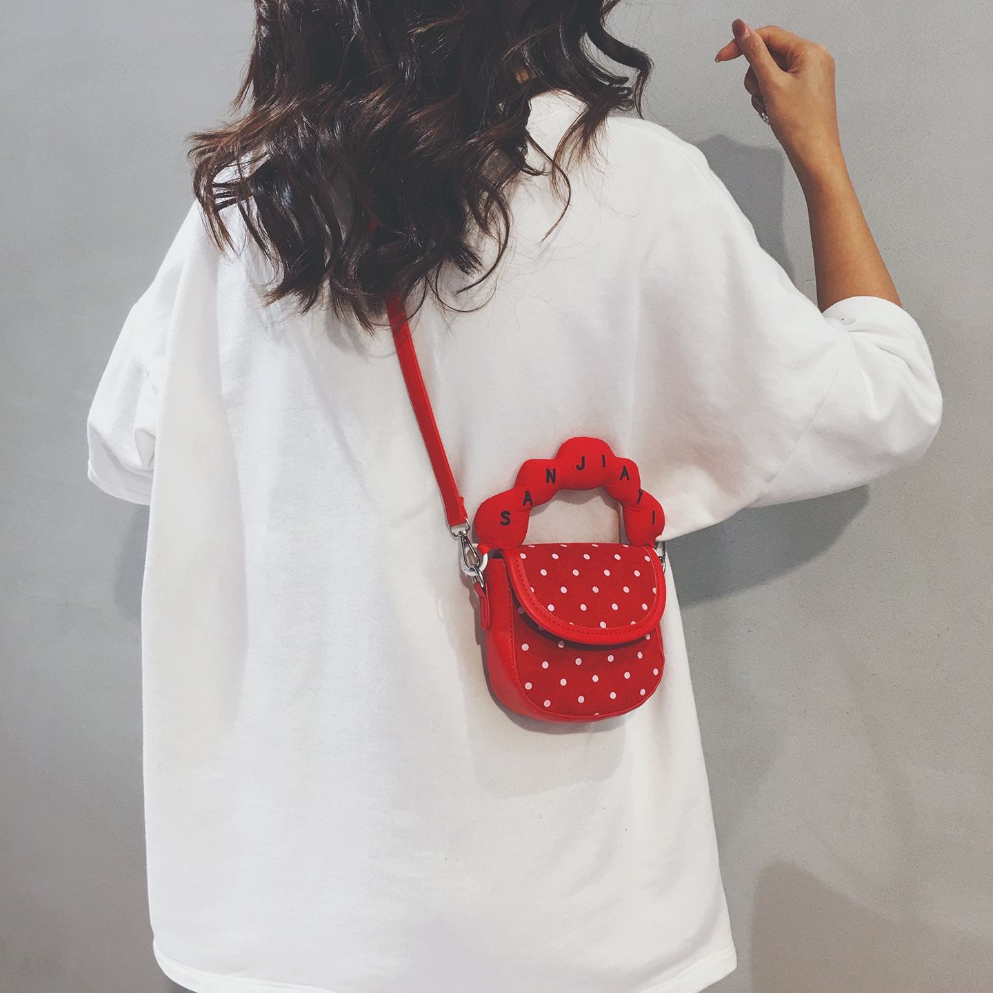 红色时尚高级感迷你包女2025新款休闲百搭口红耳机包手提斜挎小包