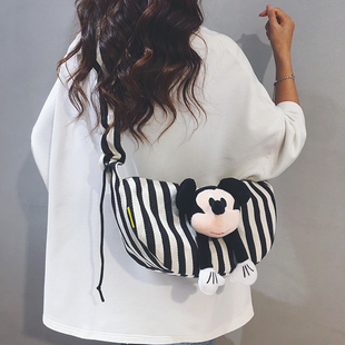 可爱卡通米奇帆布包包女2026新款上班通勤斜挎包休闲旅游骑行饺包