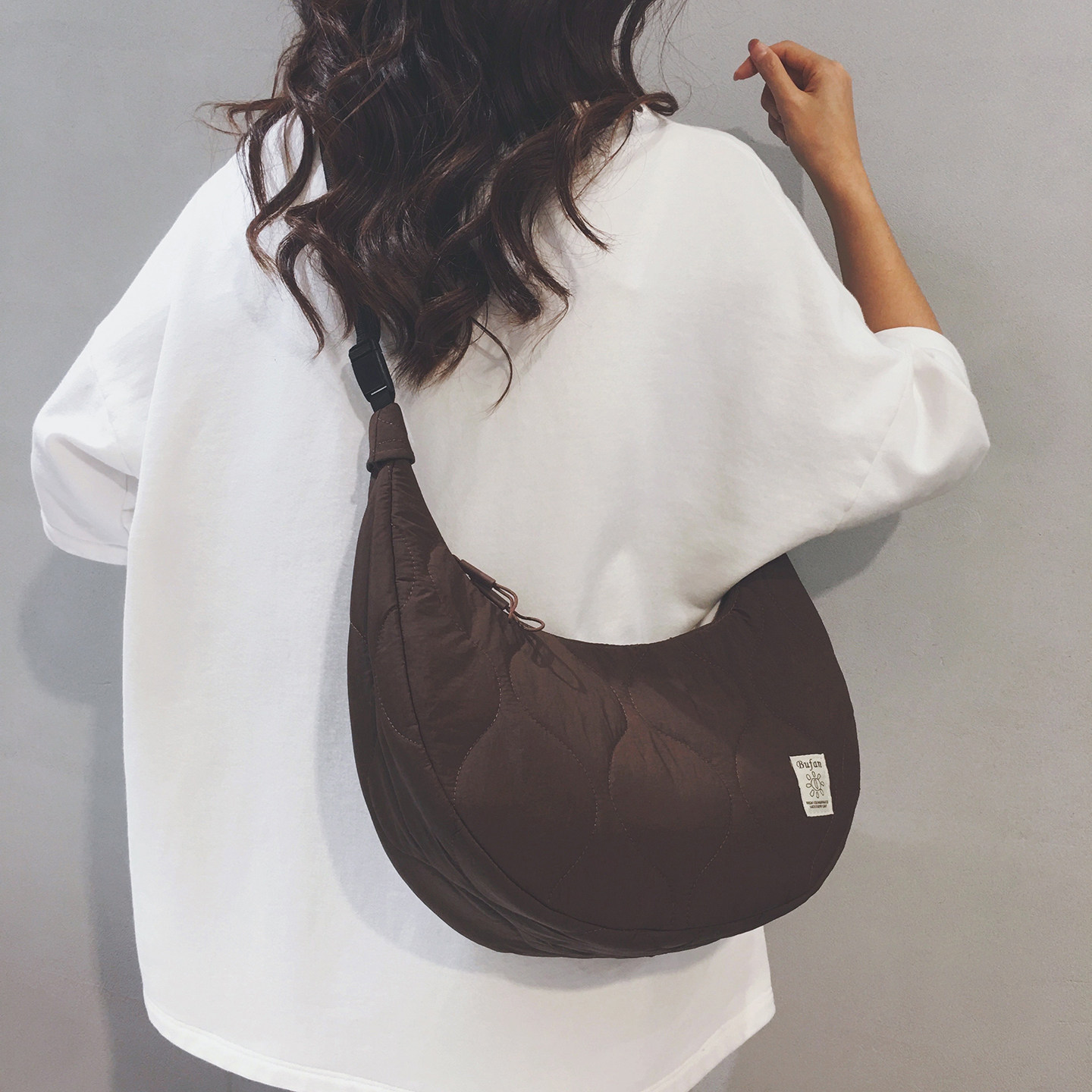 玲澜四色时尚简约羽绒棉服斜挎包