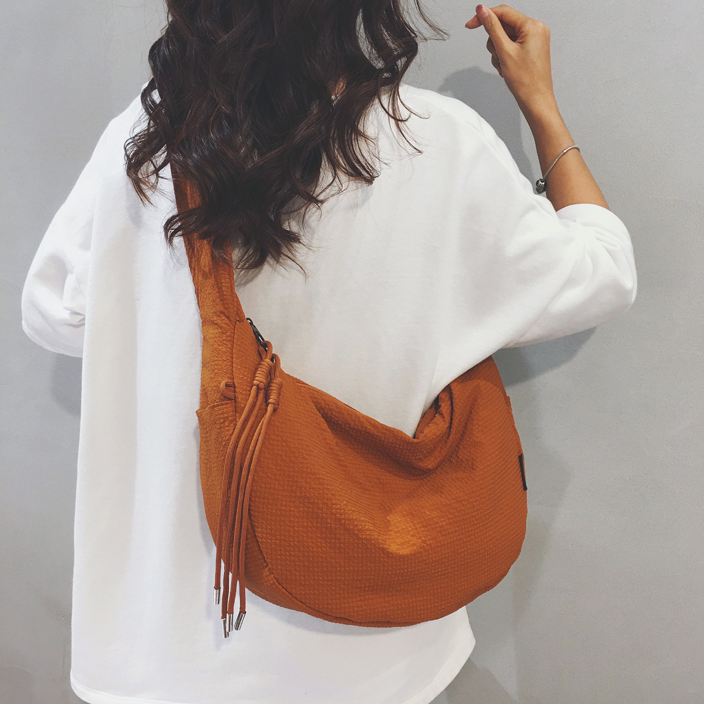 简约大容量帆布包女2025新款休闲百搭通勤斜挎包运动旅游饺子包潮,箱包皮具/热销女包/男包,通用款女包,淘宝优惠券,粉丝福利购,淘宝优惠卷