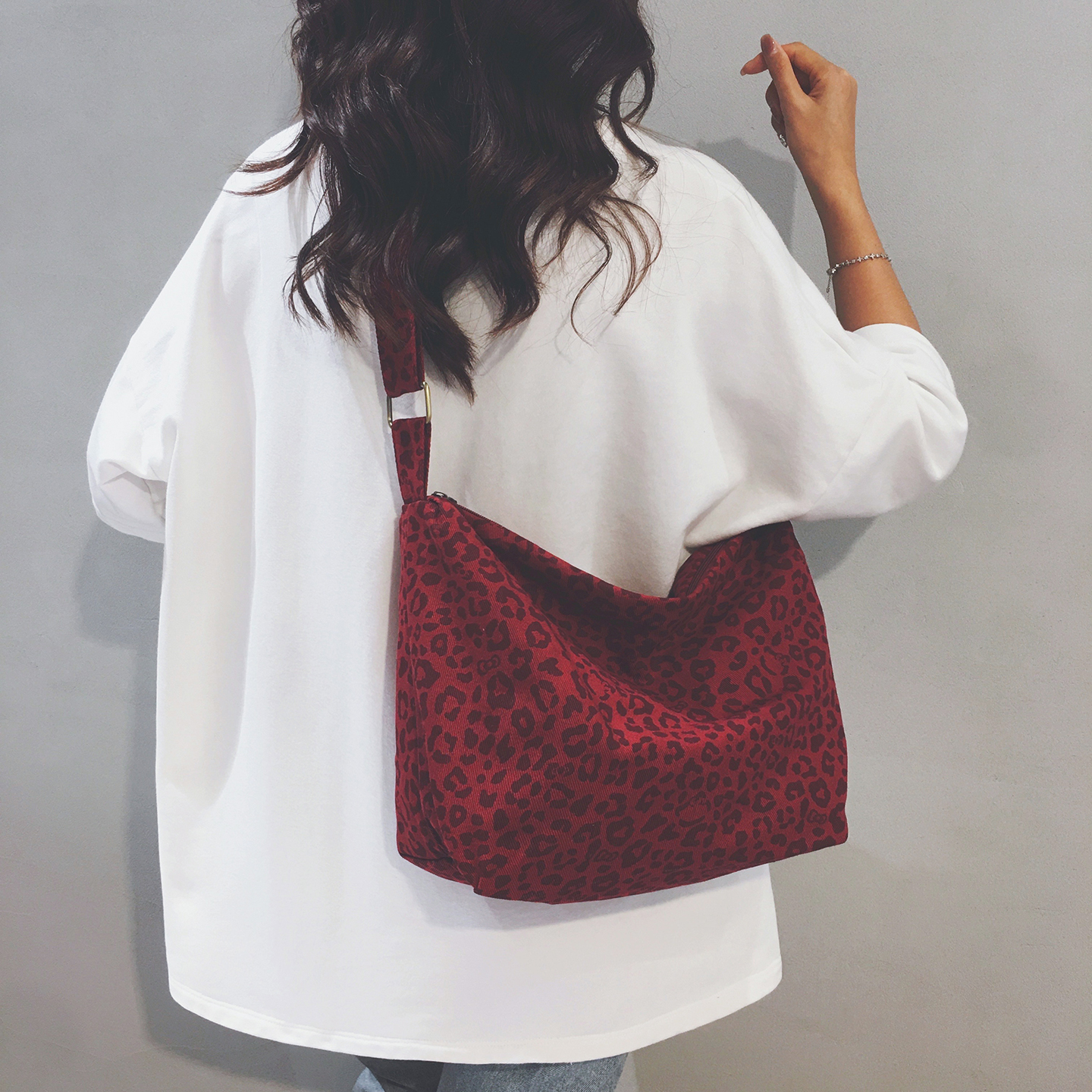 玲澜时尚高级感豹纹帆布斜挎包