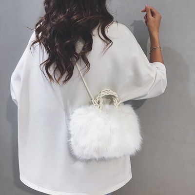 玲澜四色高级质感毛毛手拎水桶包