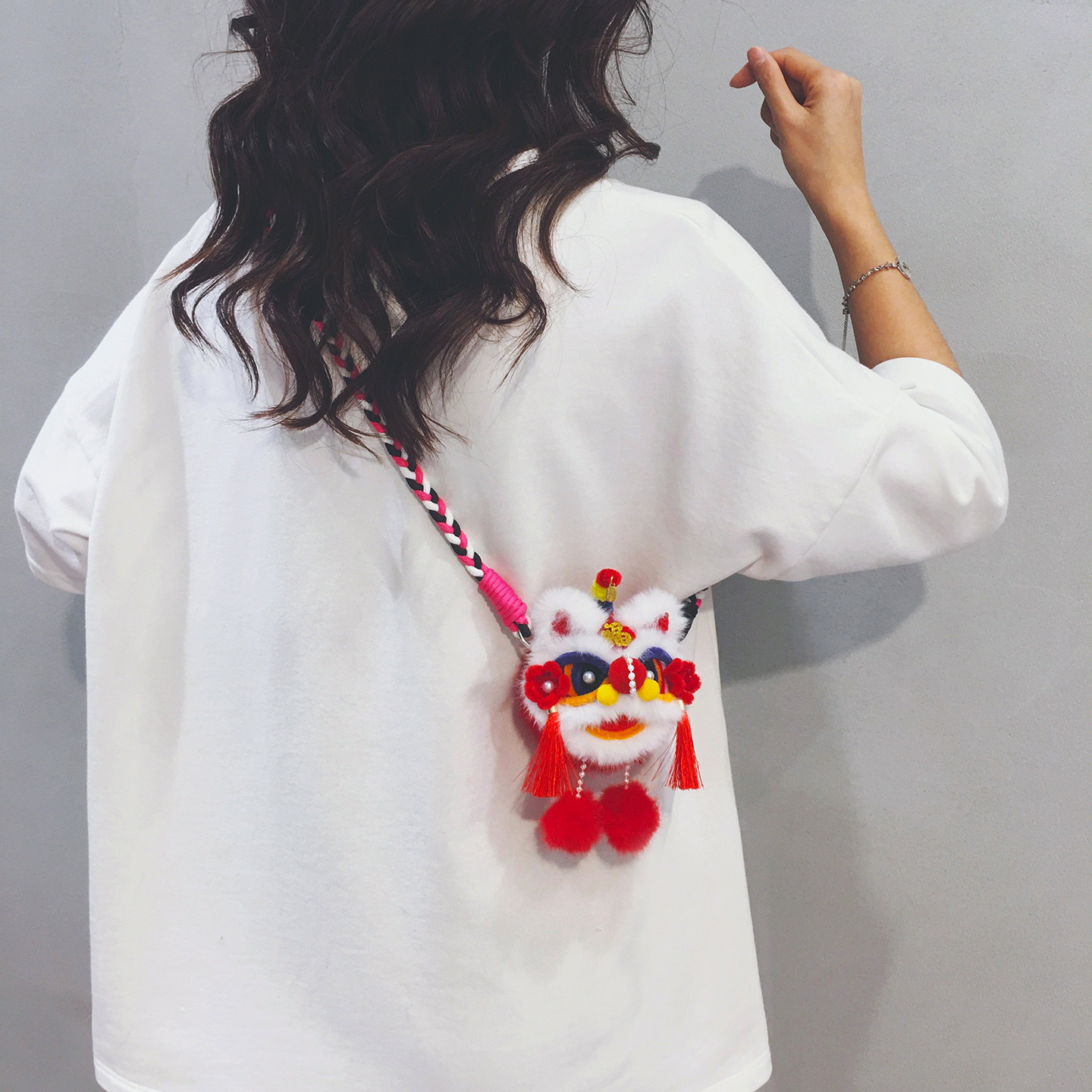 红色醒狮玩偶公仔迷你包女2026新款儿童新年拜年可爱卡通斜挎小包