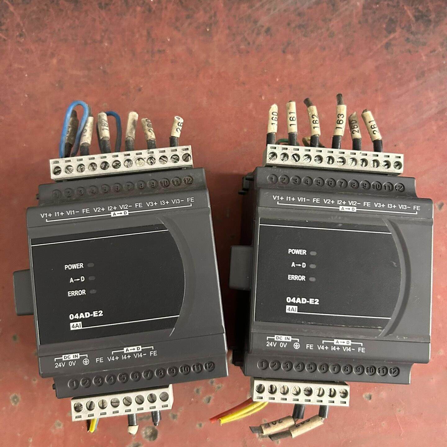 台达PLC模块 DVP04AD-E2 拆机一共两个成色一