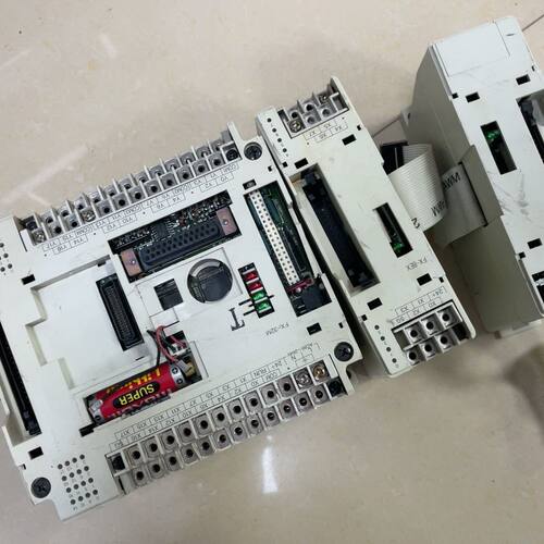 PLC 型号FX2-32MT两个扩展模块 型号FX