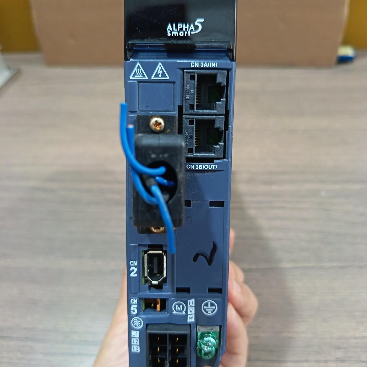 RYH401F5-VV2  400W伺服驱动器 实物如图