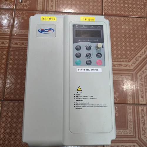 奕创飞3.7kw变频器ECF500A+3r7g3b 拆机