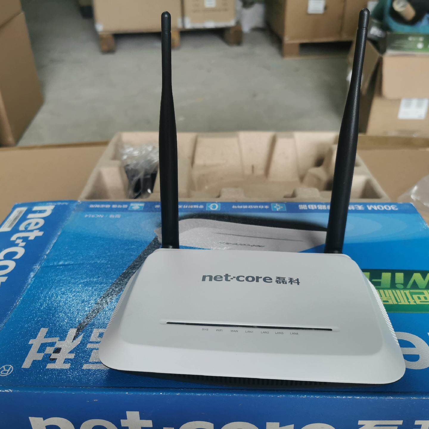 磊科 NC914 300兆无线宽带路由器 双天线。现