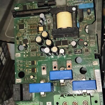 出丹佛斯变频器电源板 型号130B6058DT9R1。这个板