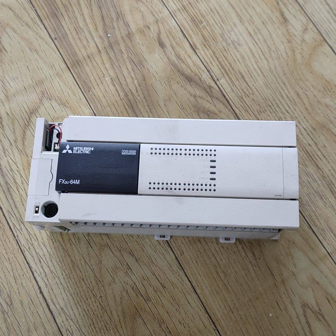 PLC FX3U-64MR/ES-A 。拆机实物