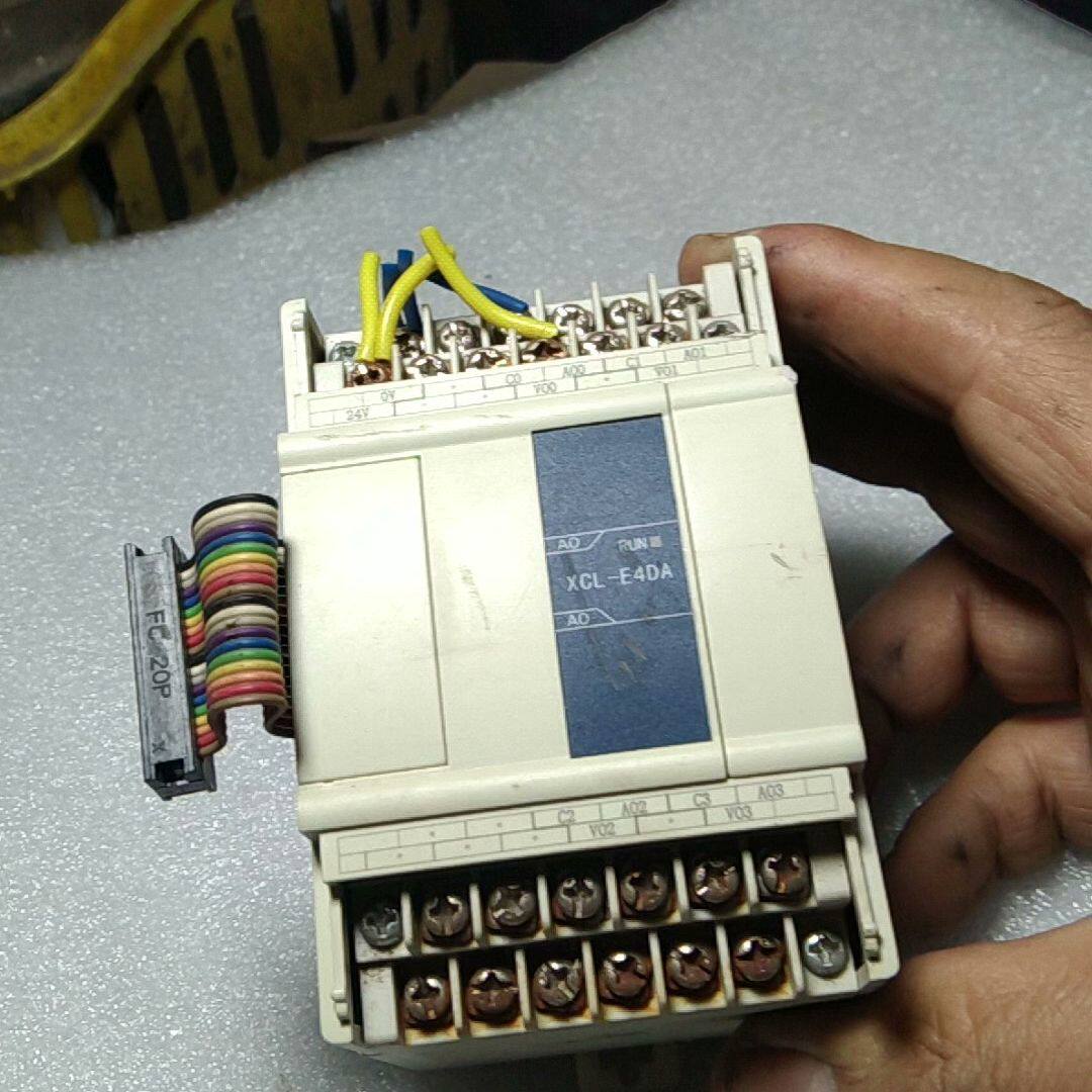 PLC一只 XCL-E4DA 拆机件功能完好 想要的