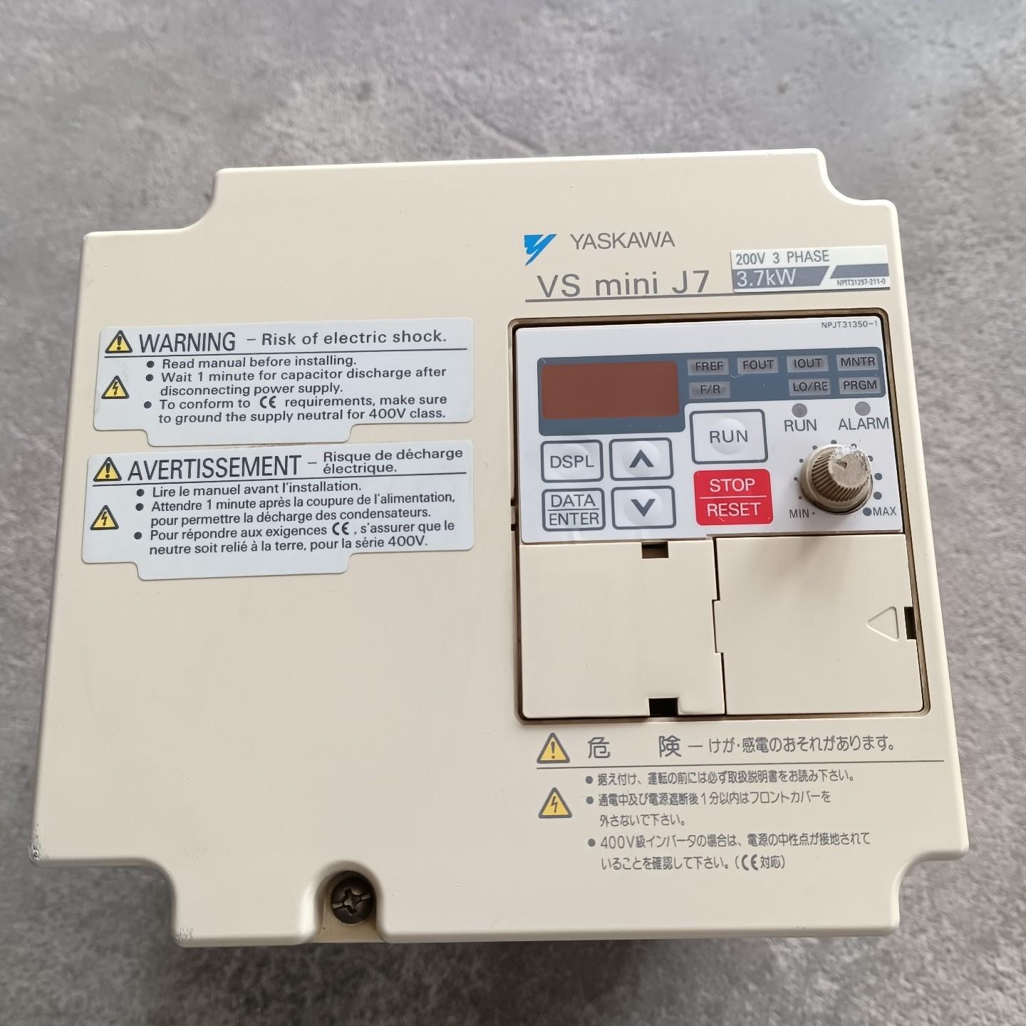 安川变频器CIMR-J7AA23P7 3.7KW/220V原