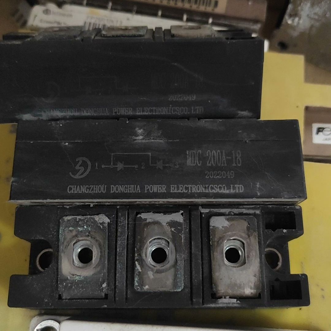 MDC200A-18拆机。整流模块。